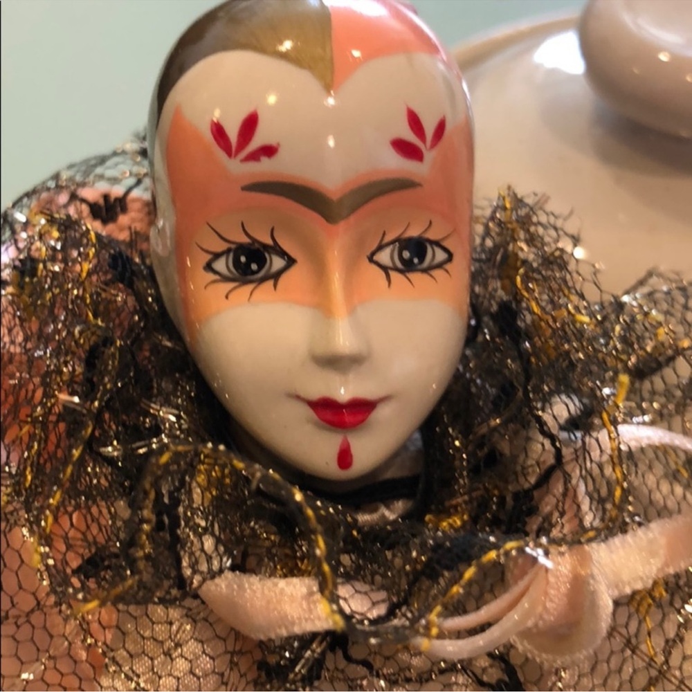 Decorative Mask with Lace and Ribbon - Picture 5 of 10